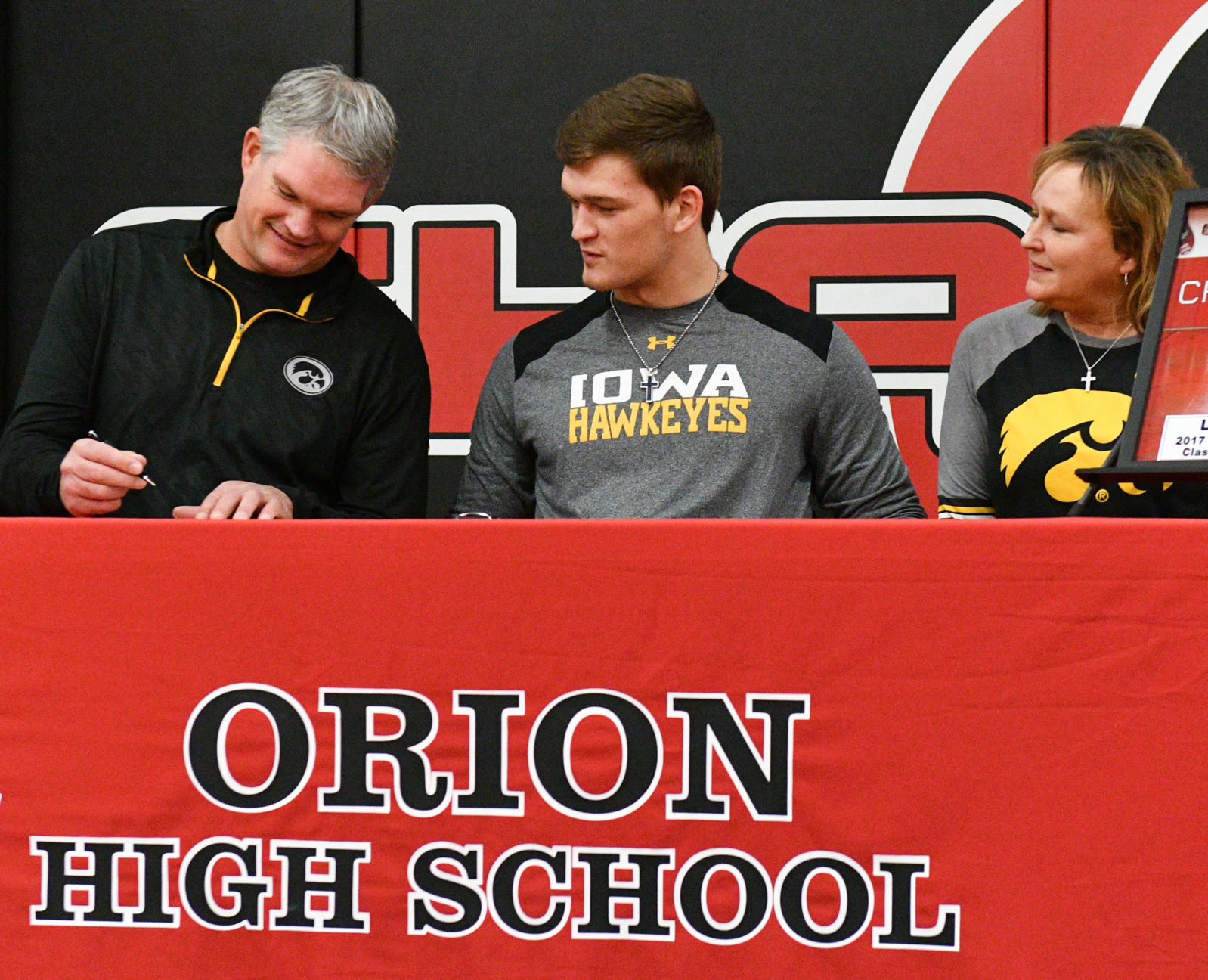 121918-orionsigning-011a.jpg